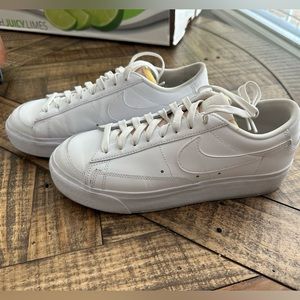 Nike blazer low platform